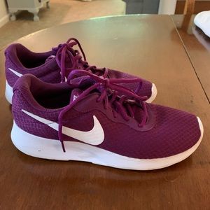 Nike Tanjun Sneakers
